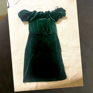 Beautiful emerald green velvet corset off the shoulder dress. Size small.
